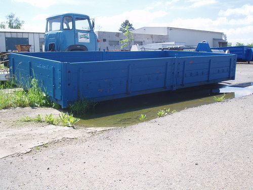 Kontejner valníkový